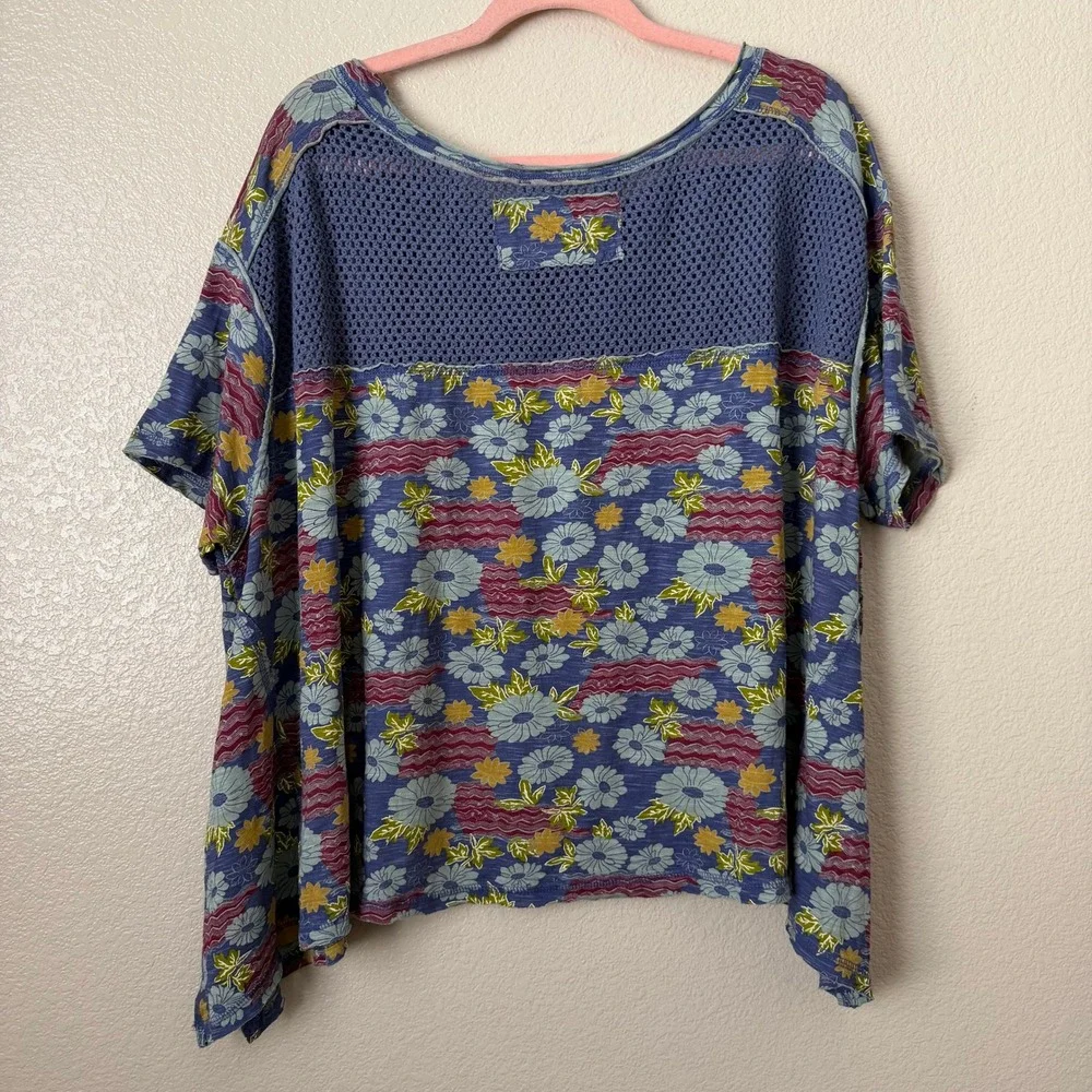 Free People Top Medium Beach Dreamin Floral Crochet Mesh Relaxed Boho Tee Cotton